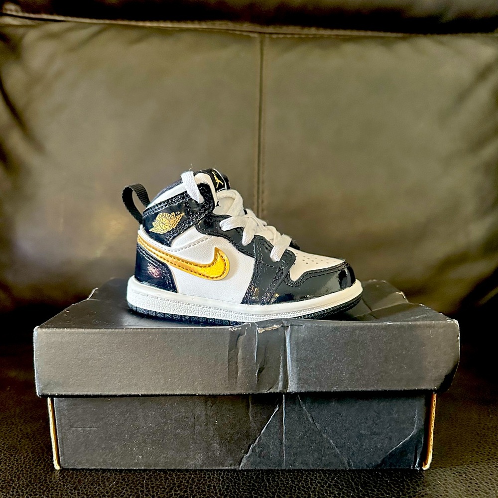 Toddler Jordan 1s size 5c
